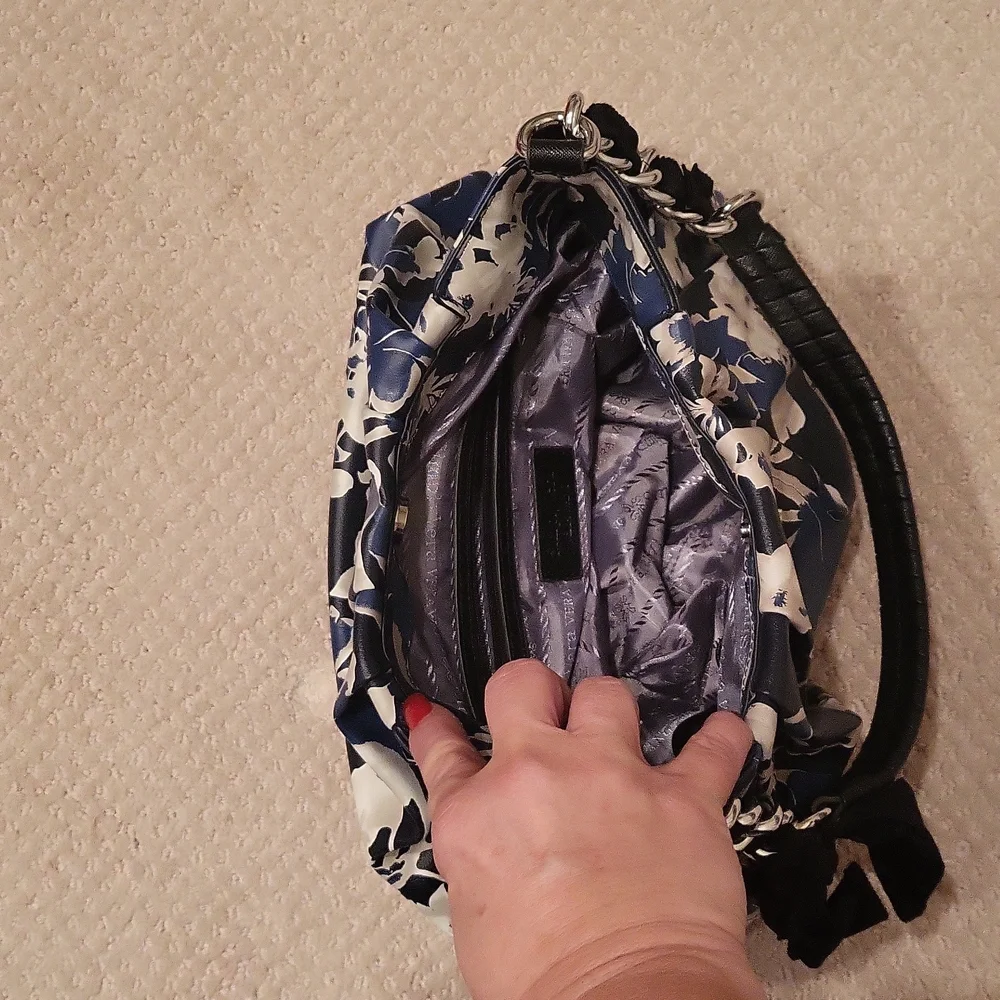 Simply Vera Wang Purse - Picture 3 of 4